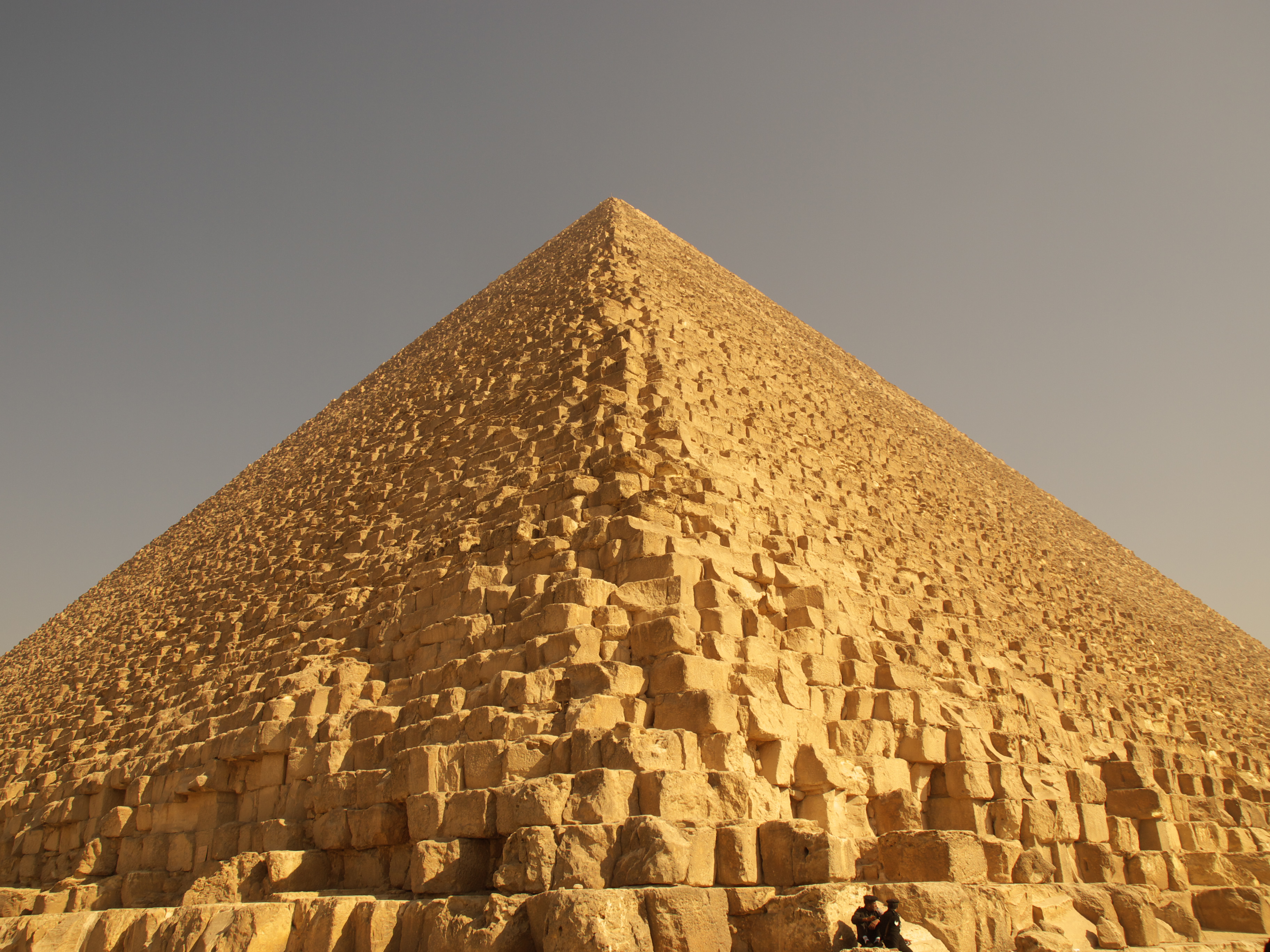 Что представляют собой египетские пирамиды. Пирамида Хеопса семь чудес света. Пирамида Хуфу Египет. Пирамида Хеопса (Хуфу). Пирамида Хеопса Хуфу семь чудес света.