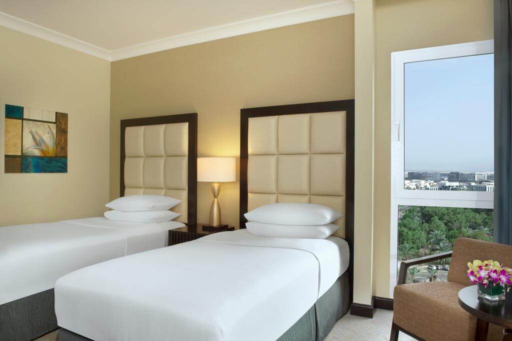 Radisson blu hotel corniche. Рэдиссон Блю Абу Даби Корниш. Рэдиссон Абу Даби 5. Radisson Blu Hotel Resort Abu Dhabi Corniche 5.