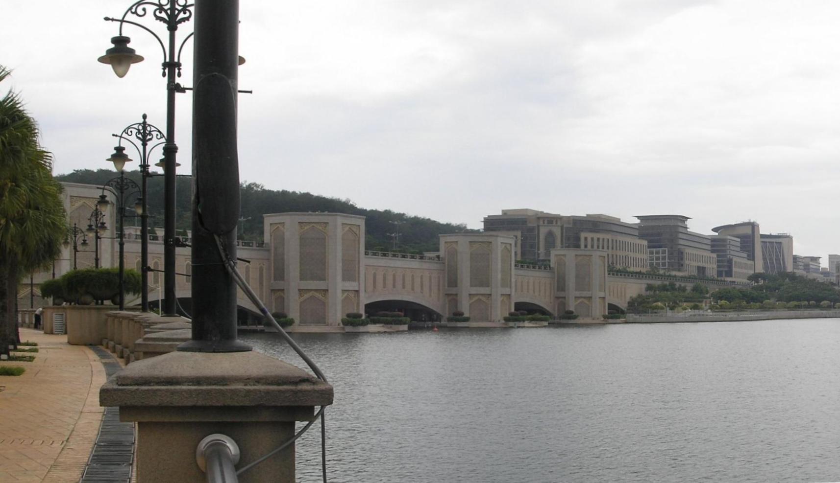 أهم معالم بوتراجايا السياحية جسر بوترا