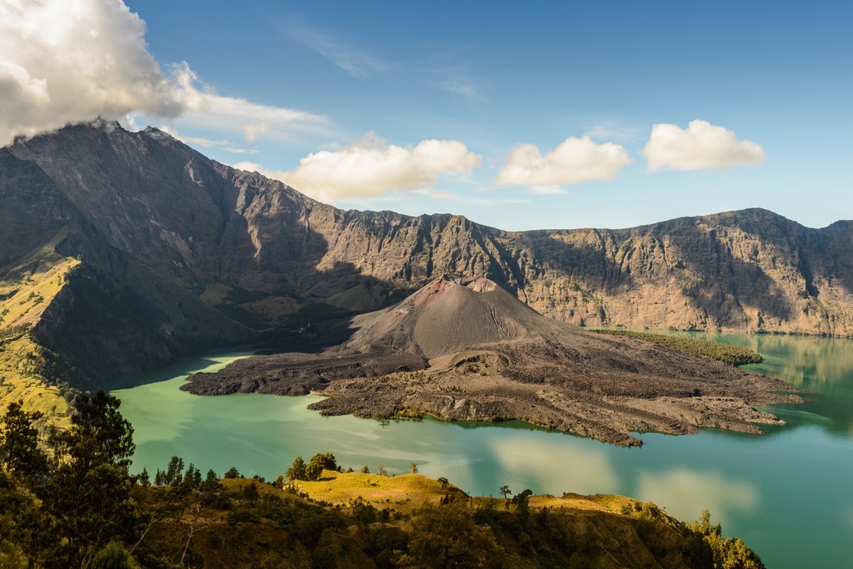 أشهر جبال التسلق في إندونيسيا