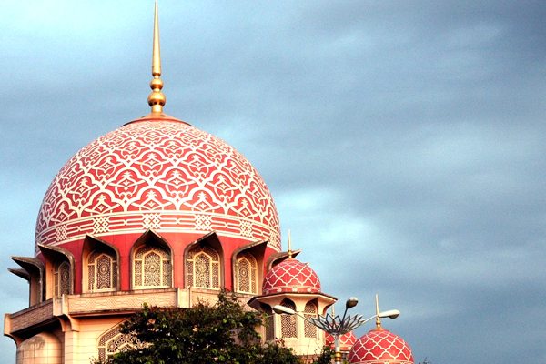 مسجد بوترا تحفة معمارية اسلامية في سيلانجور ماليزيا