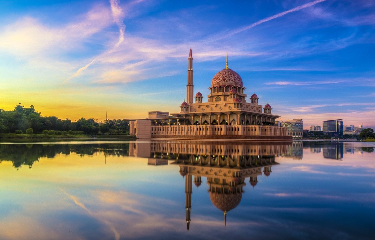 مسجد بوترا تحفة معمارية اسلامية في سيلانجور ماليزيا